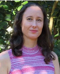 Dr. Juliana L. S. Mayer