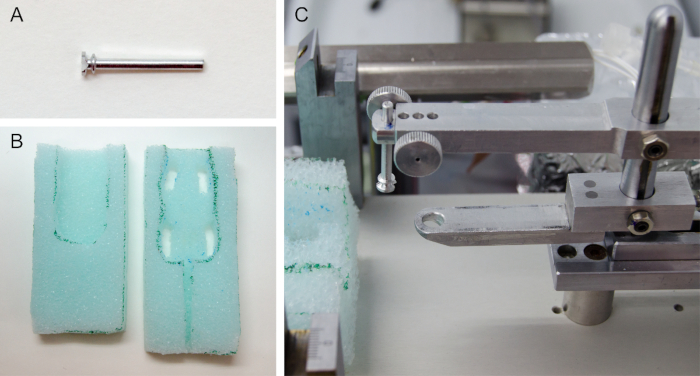 Microtome system parts: blade, sample holder, and cutting arm for precise tissue sectioning.