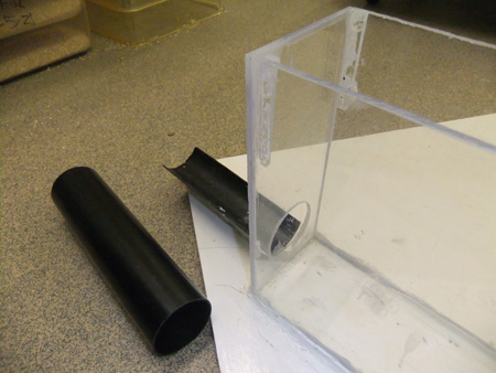 Aquarium setup for hydrodynamics experiment; PVC pipe for water flow control; experimental apparatus.