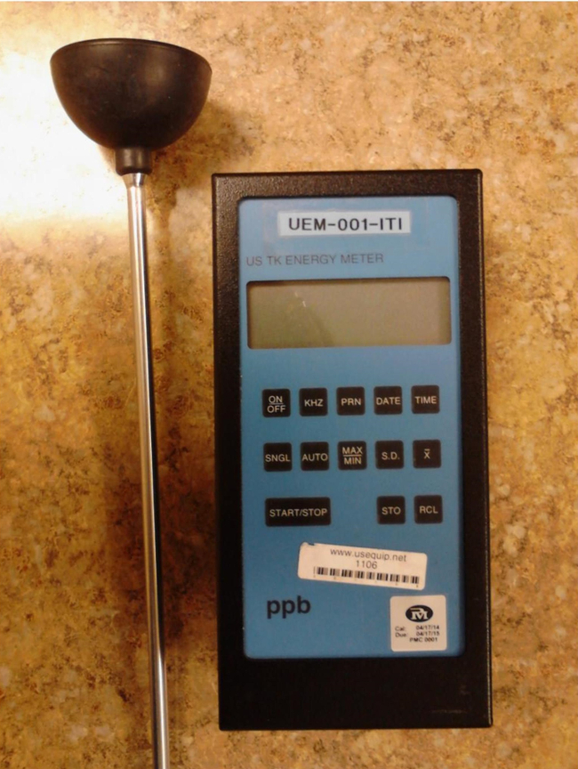 figure-results-4 Energy meter device with probe, digital display, used for measuring electrical energy parameters.
