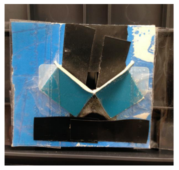 Battery cell setup: foldable design, electrodes visible. Diagram of experimental energy storage device.