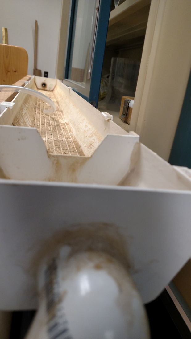 Sediment transport flume, hydrodynamics study, diagram, experimental setup for water flow analysis.