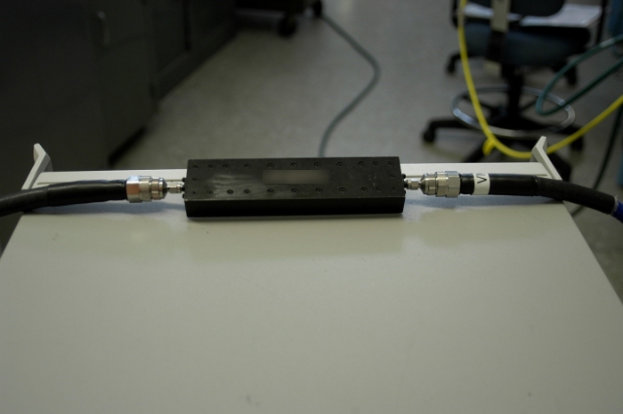 figure-results-10 Fluid dynamics experiment setup with hoses connected for pressure measurement.
