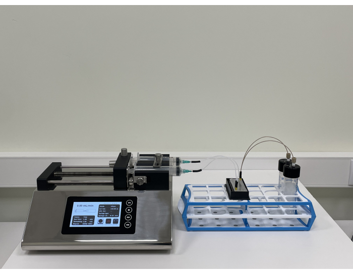 figure-results-3 Fluid chromatography system, syringe pump setup for sample injection and separation experiment.